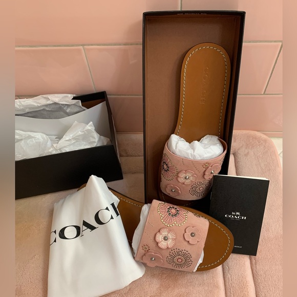 💕Coach peony riveted tea rose suede slides - Picture 3 of 11